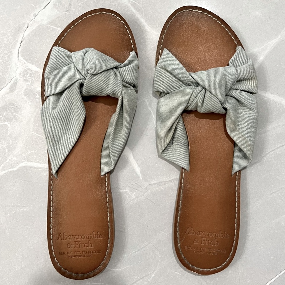 Abercrombie & fitch blue chambray fabric & leather slides